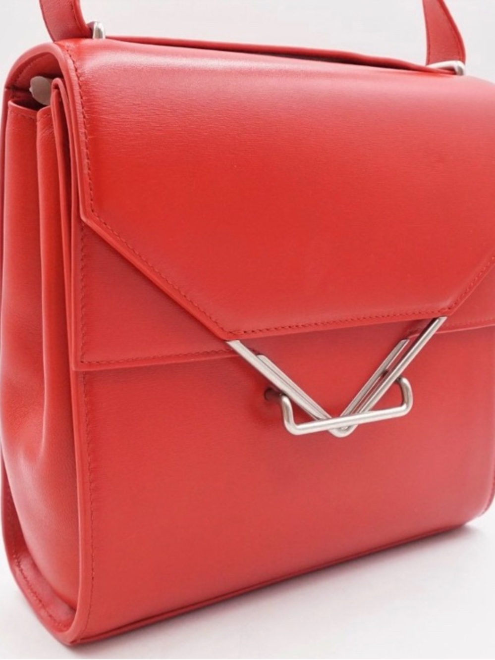 👜 BOTTEGA VENETA NWT CLIP BAG IN RED 👜